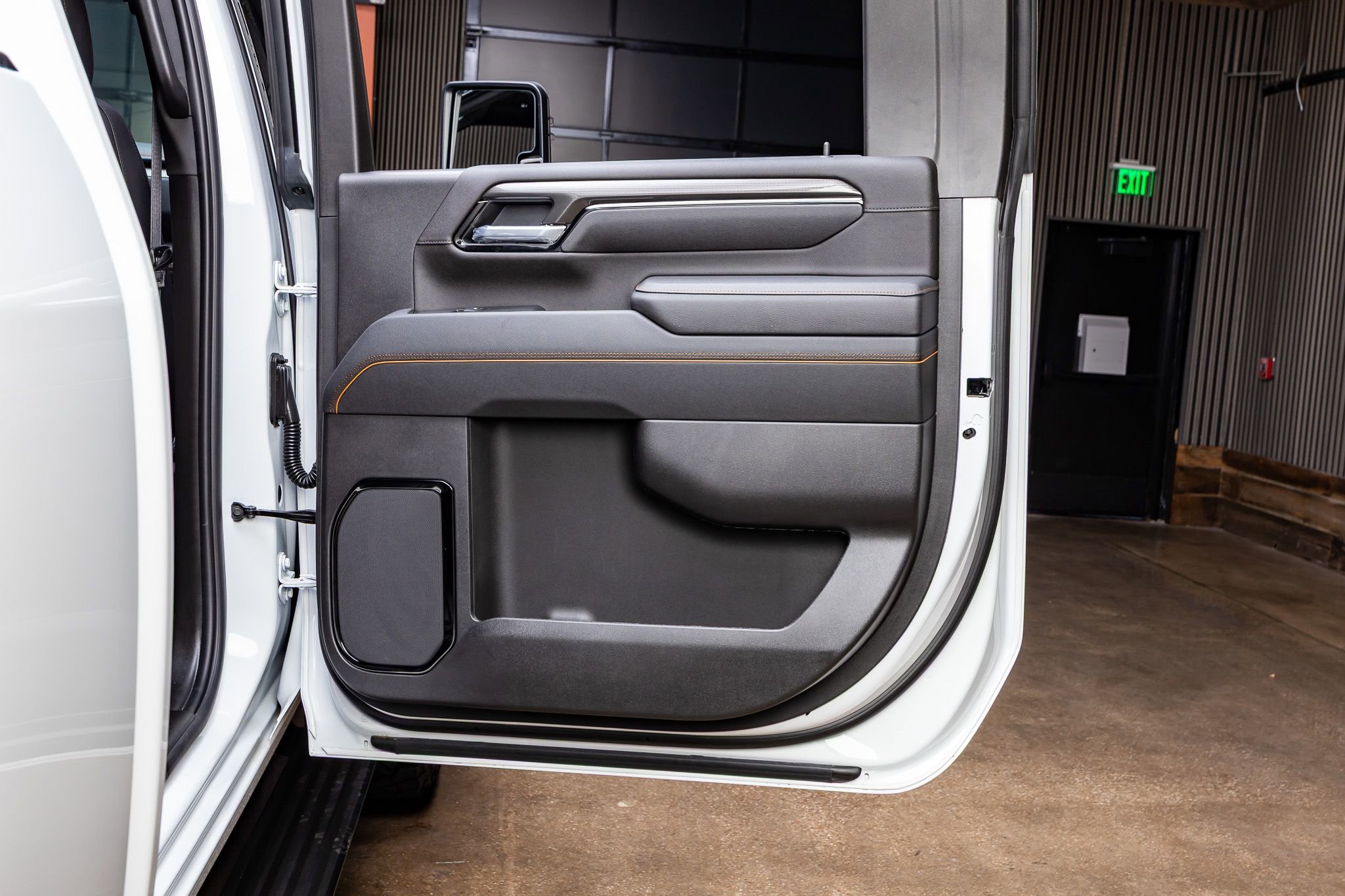 Used 2025 GMC Sierra 2500 AT4 w/ AT4 Premium Plus Package image 39