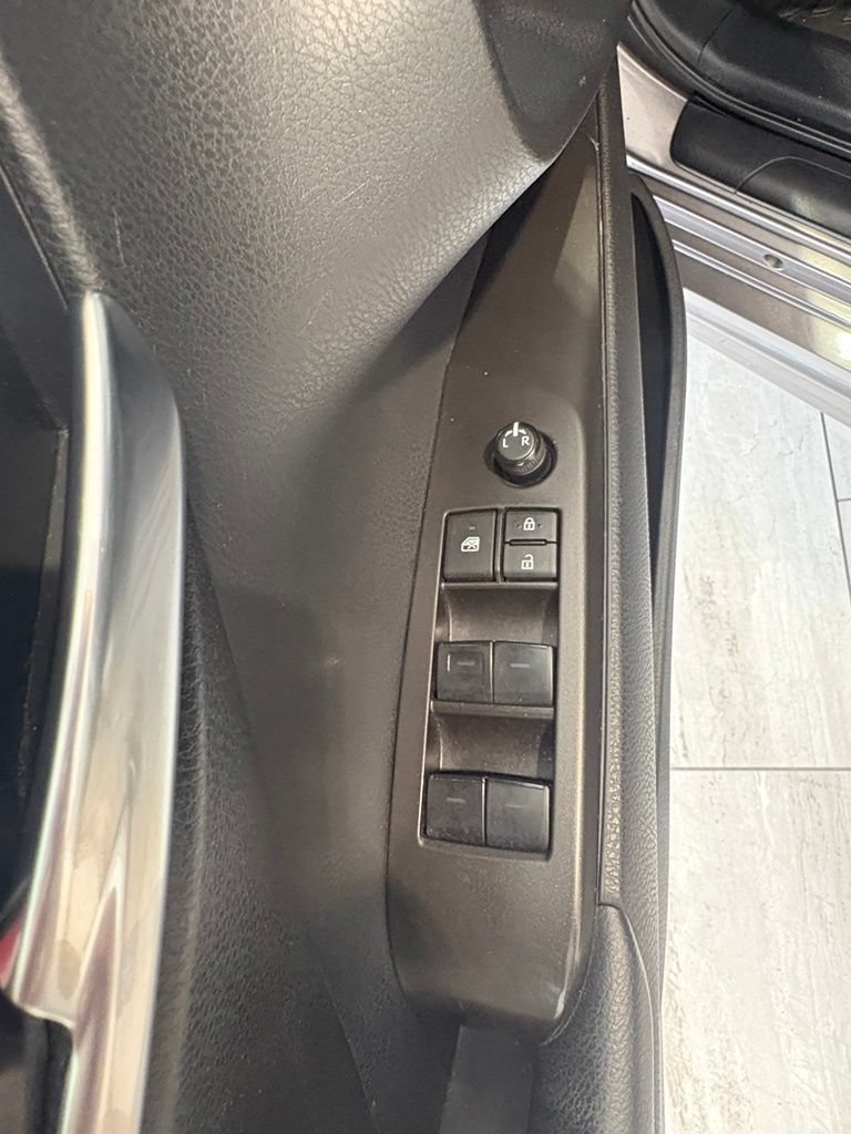 Used 2024 Toyota Camry SE w/ Cold Weather Package AWD/4WD image 19