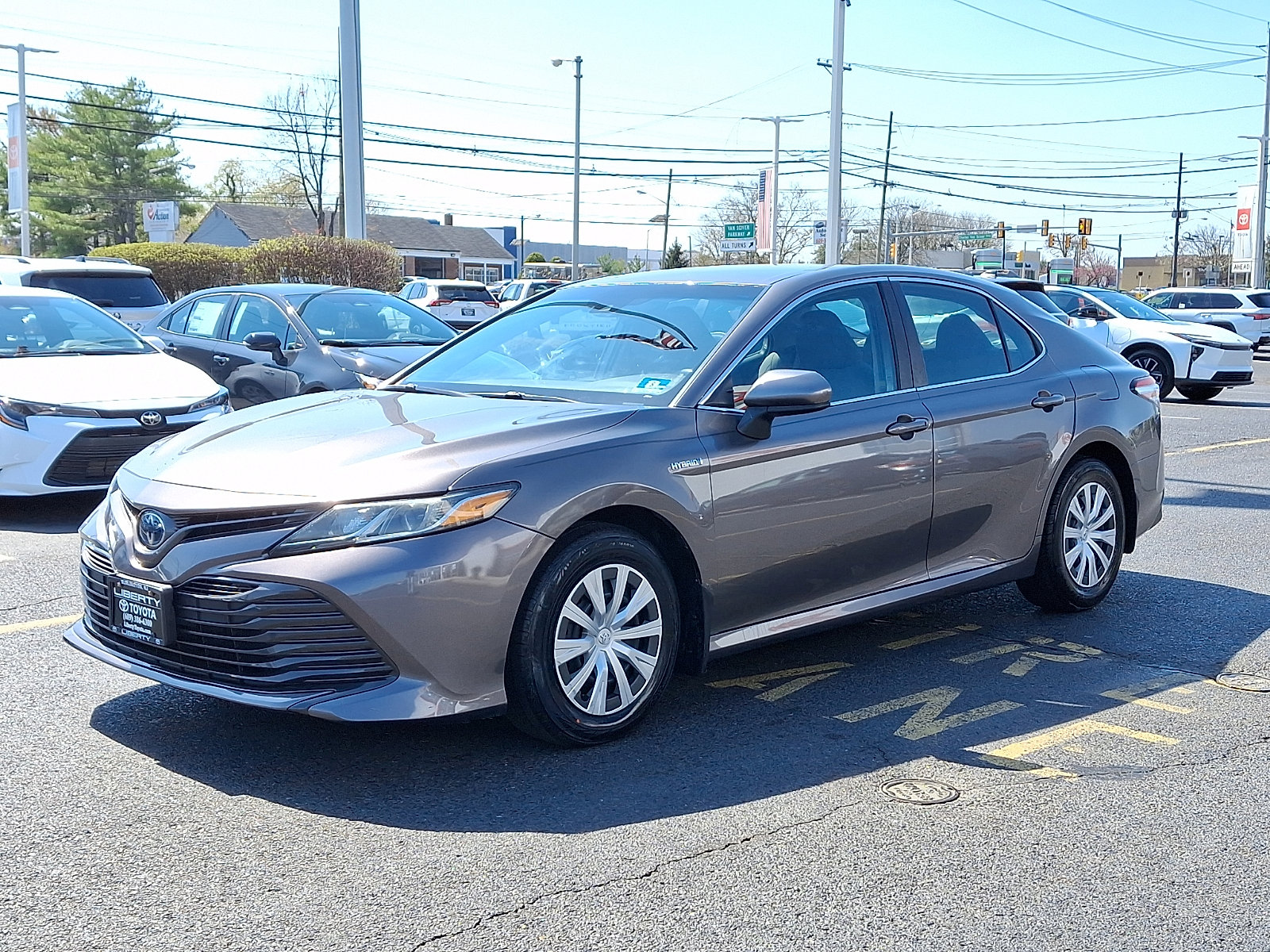 Used 2018 Toyota Camry LE image 3