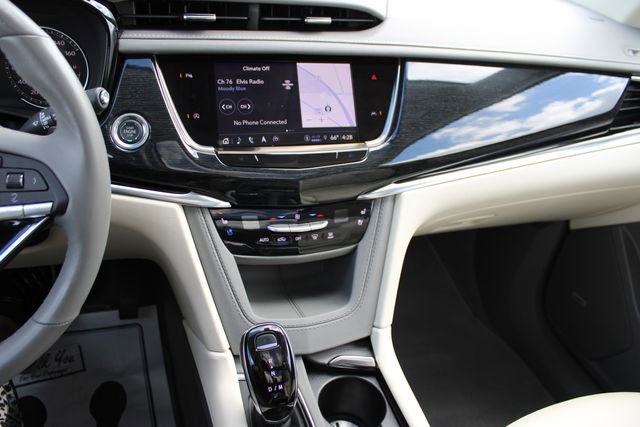 Certified 2025 Cadillac XT6 Premium Luxury AWD/4WD image 18