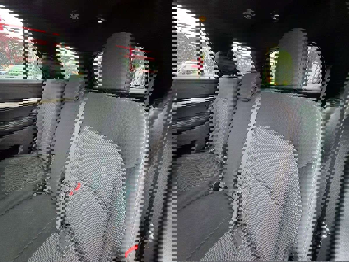 Used 2019 Ford Explorer XLT image 28