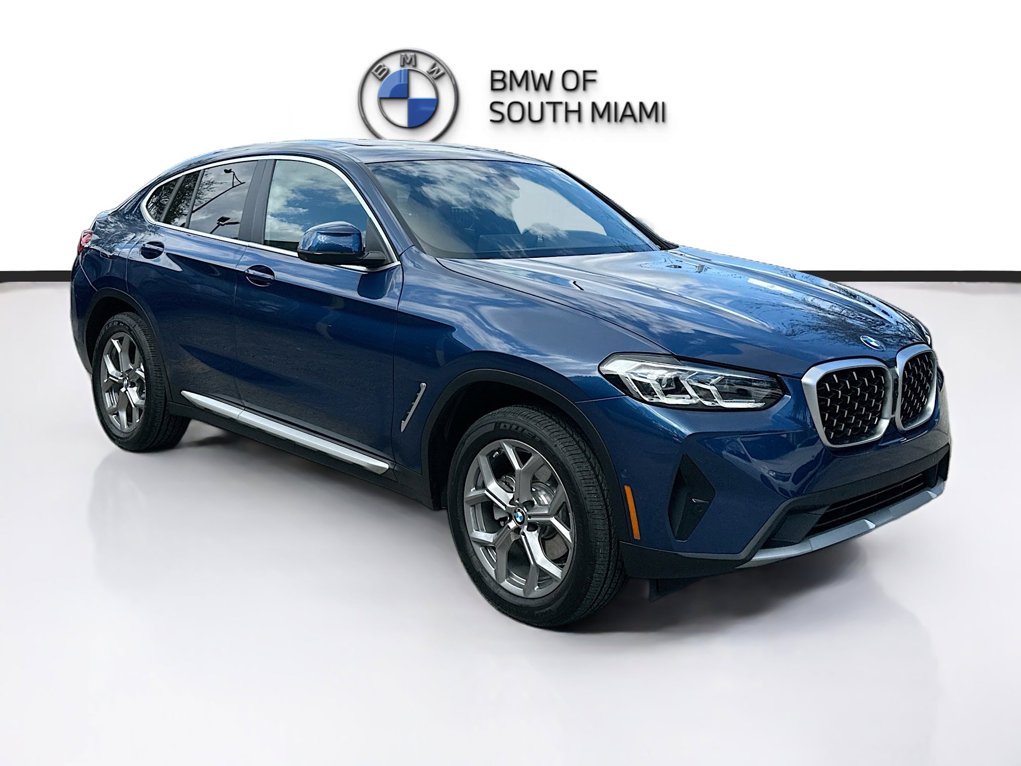 Certified 2025 BMW X4 xDrive30i image 1