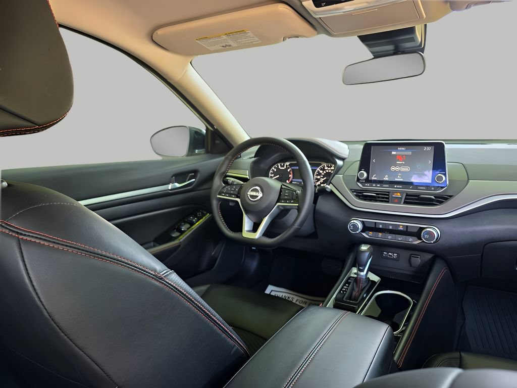 Used 2025 Nissan Altima 2.5 SR FWD image 8