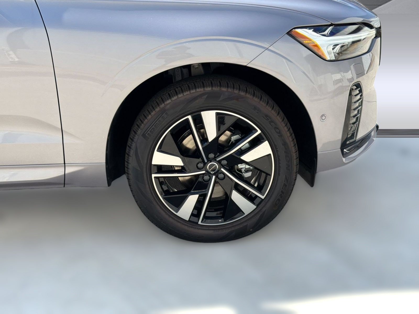 New 2026 Volvo XC60 B5 Plus w/ Climate Package AWD/4WD image 12