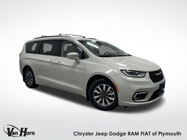 Used 2021 Chrysler Pacifica Touring-L w/ Uconnect Theater Family Group