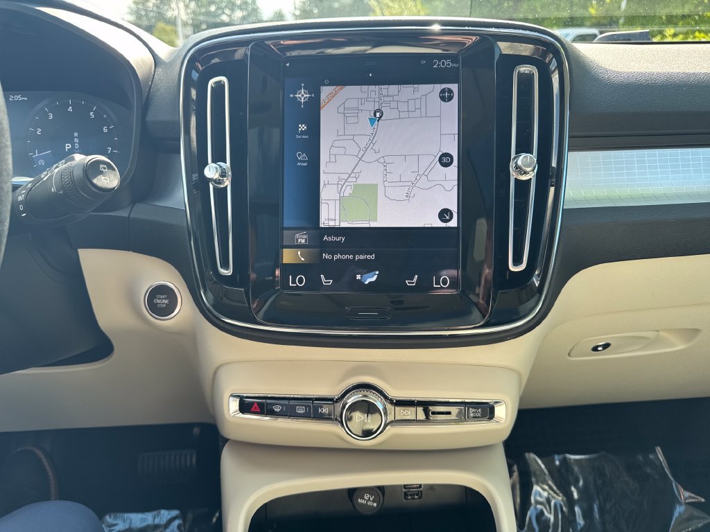 Used 2021 Volvo XC40 T5 Momentum w/ Premium Package AWD/4WD image 22