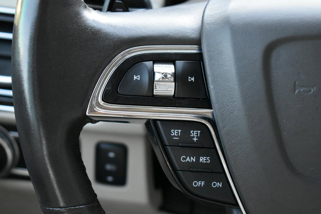 Used 2018 Lincoln Navigator Select RWD image 15