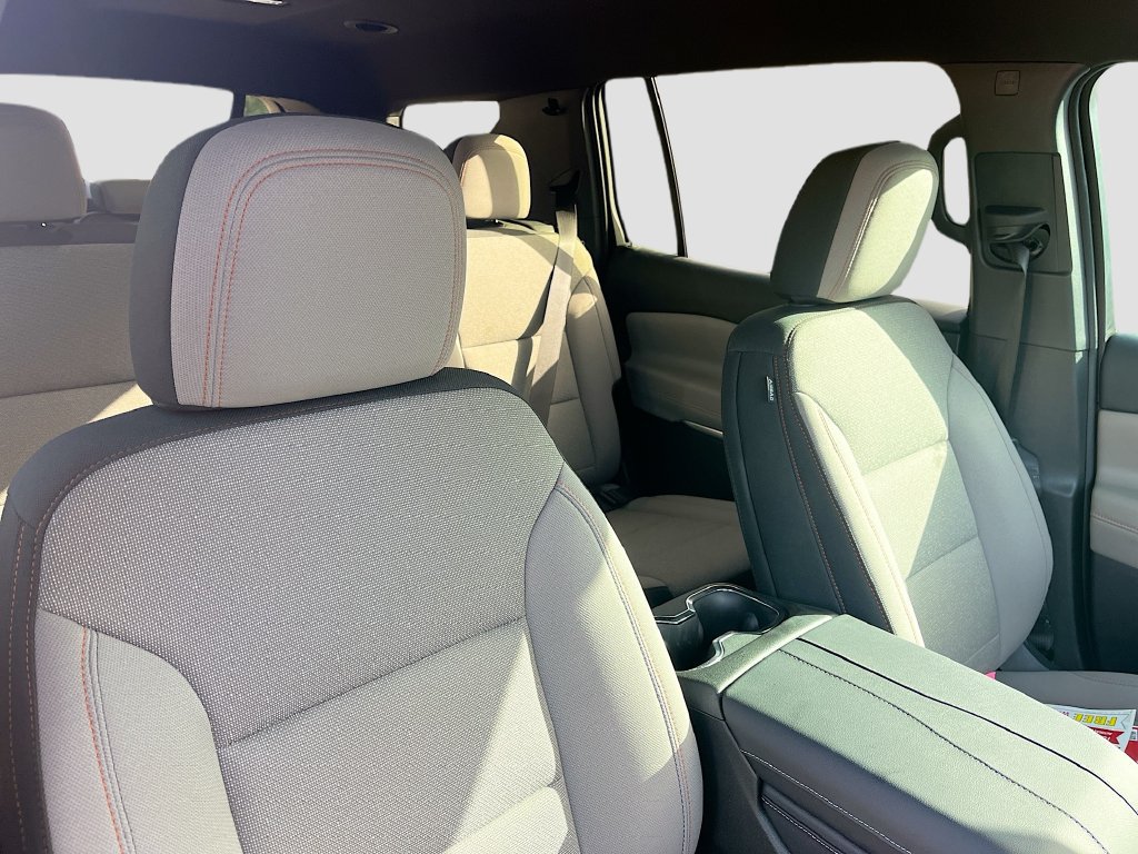 Used 2026 Chevrolet Traverse LT FWD image 29