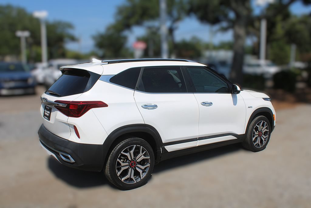 Certified 2023 Kia Seltos SX w/ SX Sunroof Package AWD/4WD image 6
