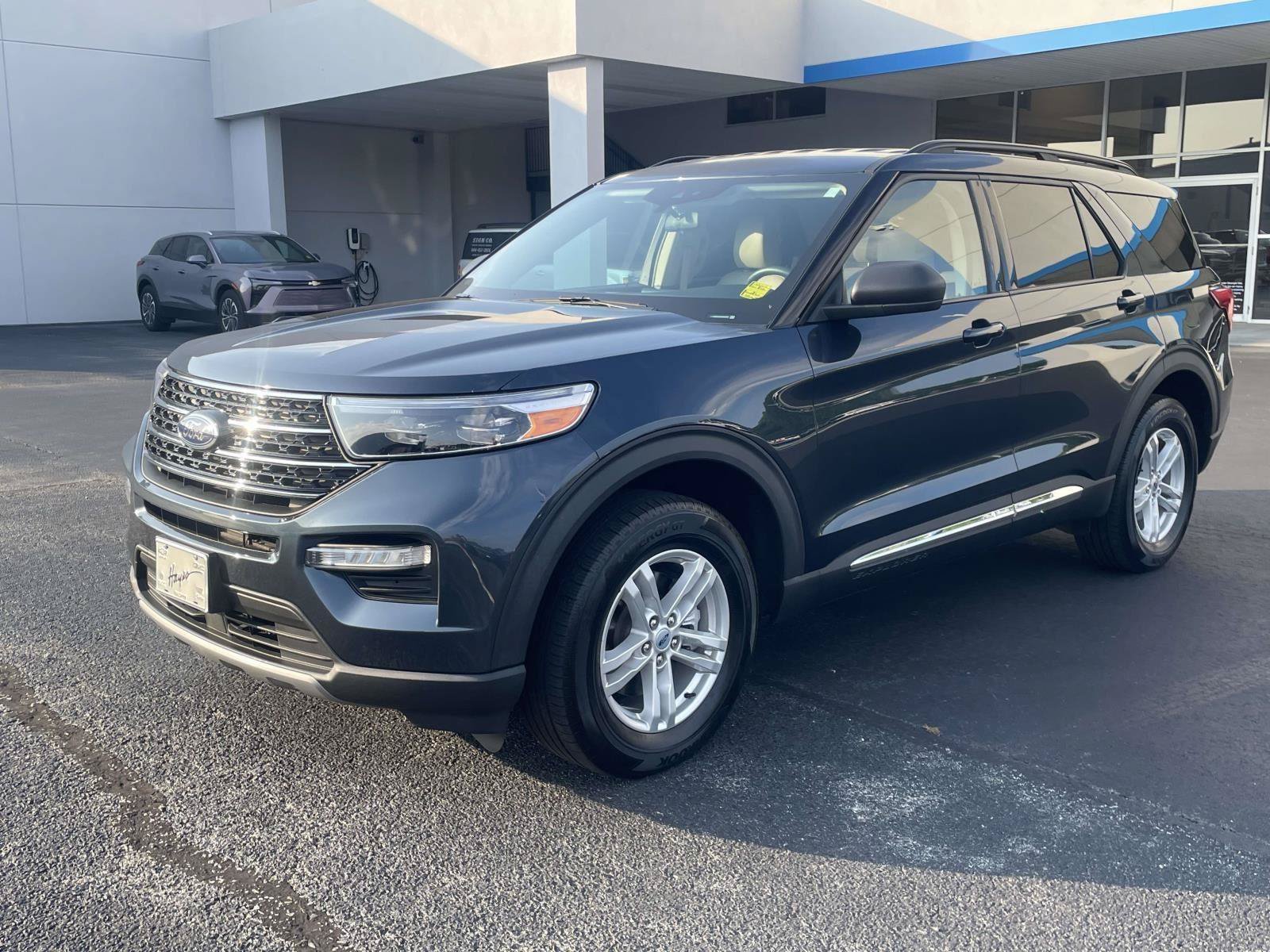 Used 2022 Ford Explorer XLT w/ Equipment Group 202A AWD/4WD image 10