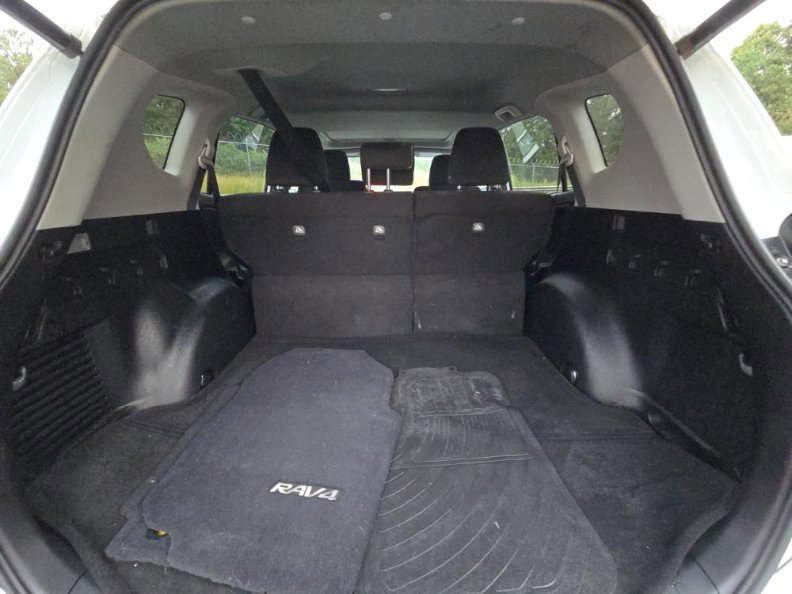 Used 2018 Toyota RAV4 XLE image 3