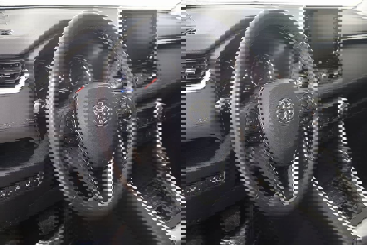 Used 2019 Toyota RAV4 XLE Premium image 6