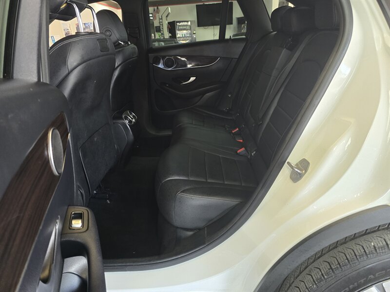 Used 2018 Mercedes-Benz GLC 300 image 12