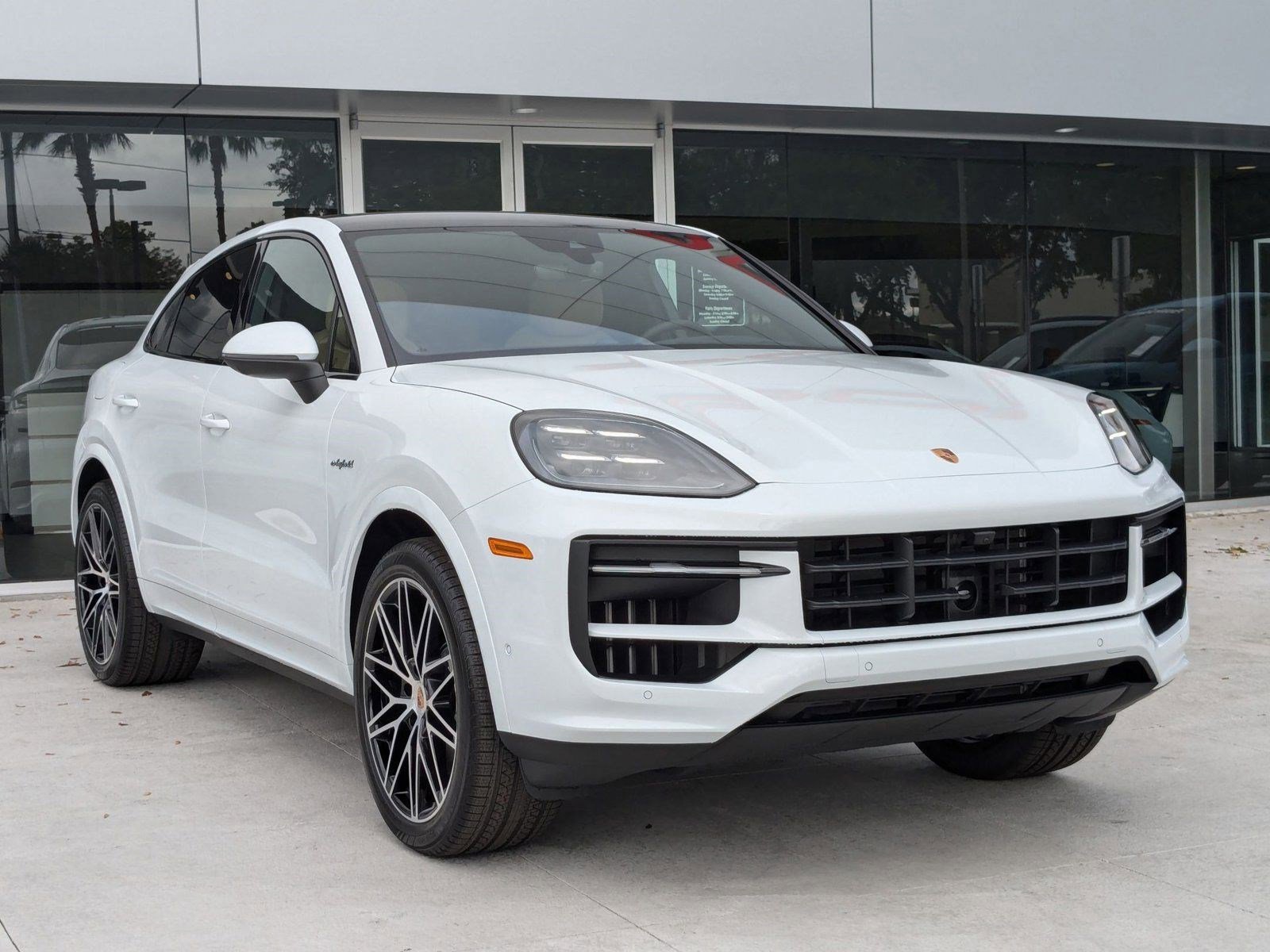 Certified 2025 Porsche Cayenne E-Hybrid image 8
