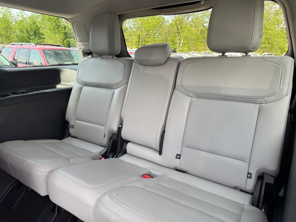 Used 2025 Ford Expedition Platinum w/ Driver's Package AWD/4WD image 41