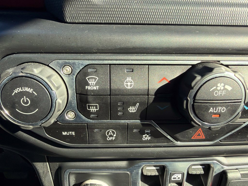 Used 2020 Jeep Gladiator Rubicon w/ Cold Weather Group AWD/4WD image 37