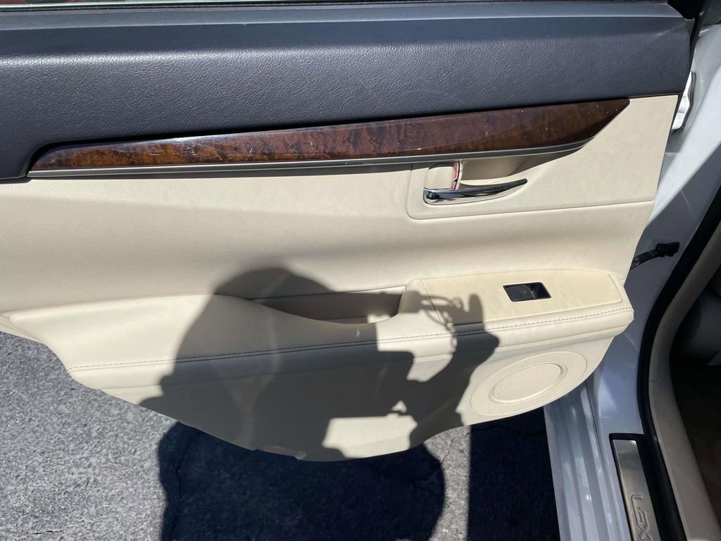 Used 2014 Lexus ES 350 350 w/ Luxury Package image 19