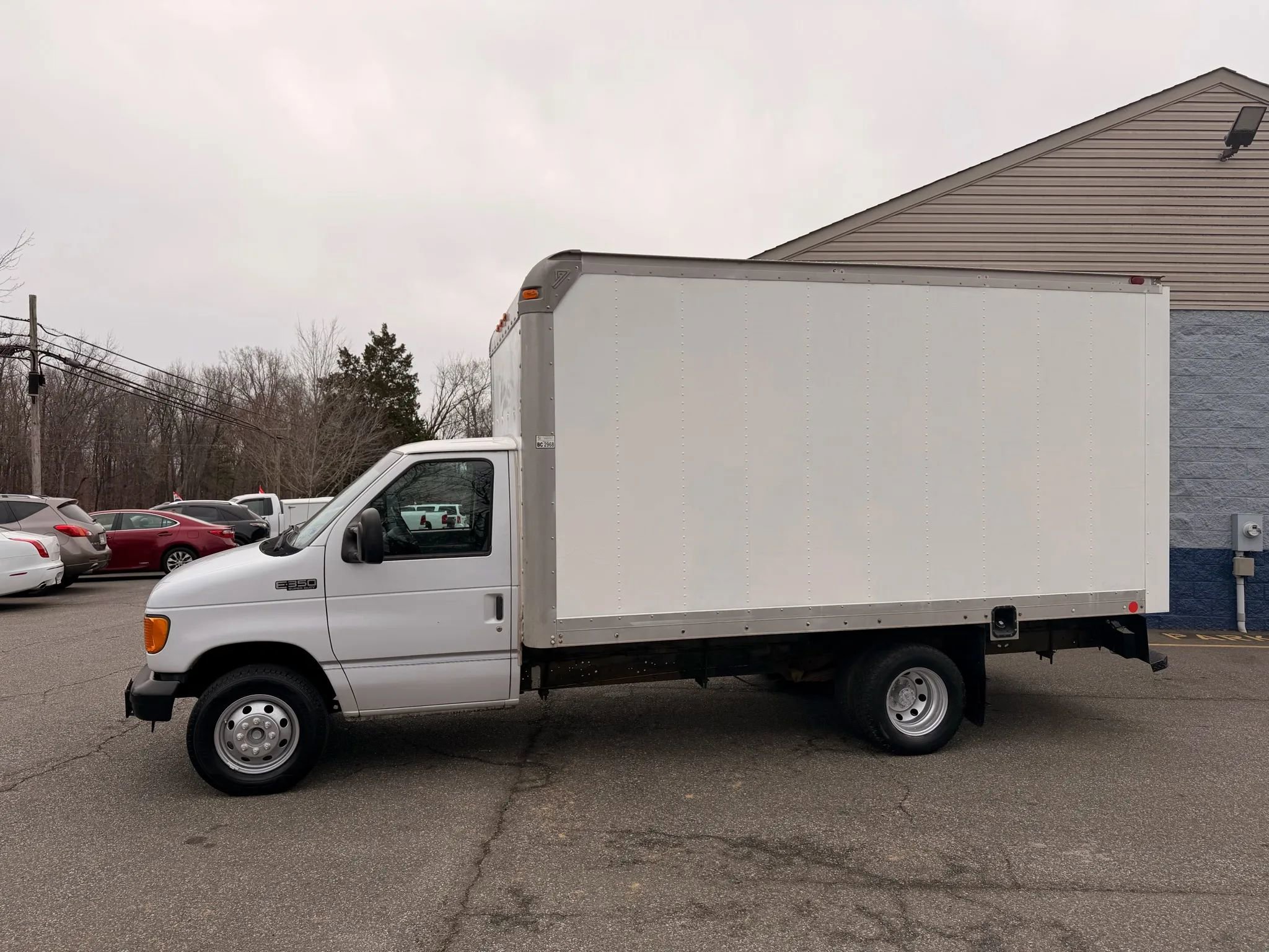 Used 2003 Ford E-350 and Econoline 350 Super Duty image 2