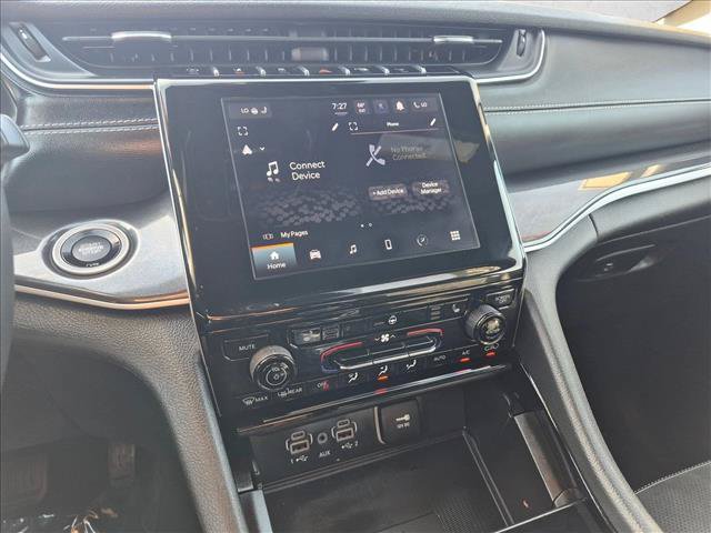 Used 2023 Jeep Grand Cherokee Altitude AWD/4WD image 14