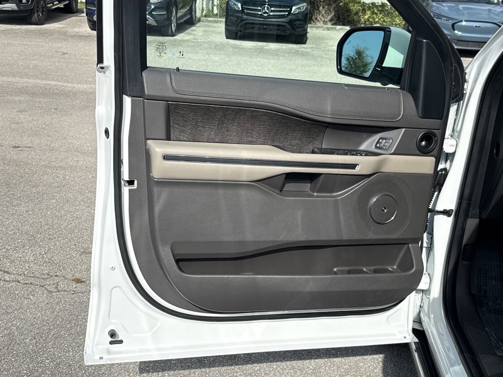 Used 2021 Ford Expedition Max Limited image 14