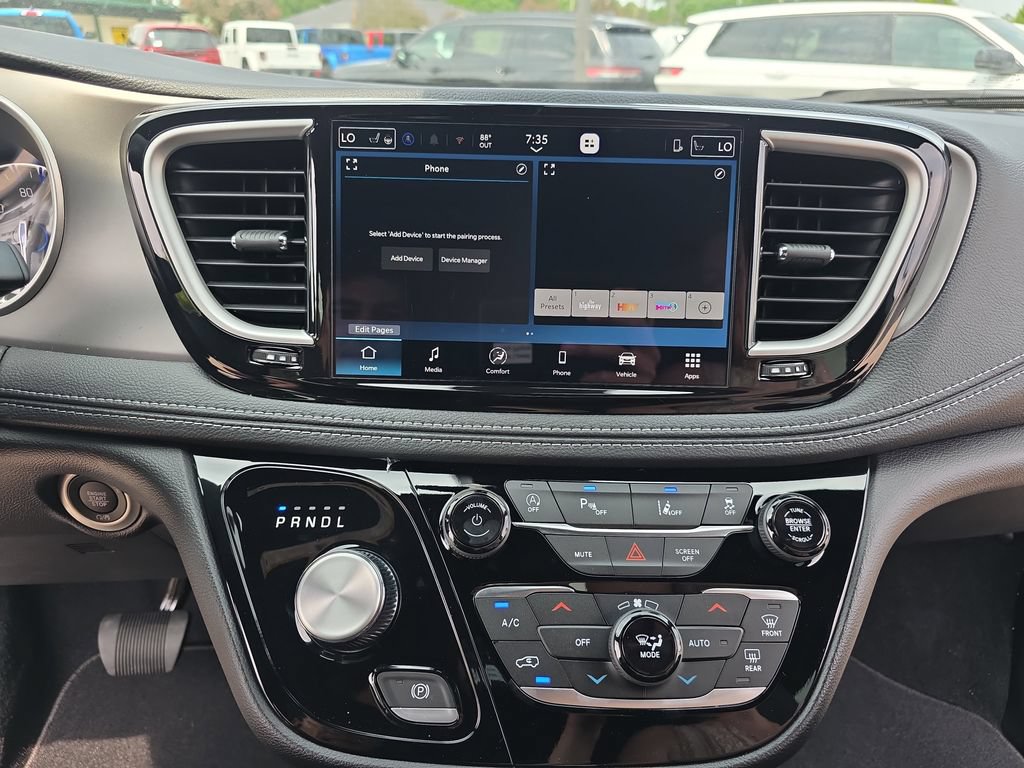 New 2027 Chrysler Pacifica Select AWD/4WD image 22