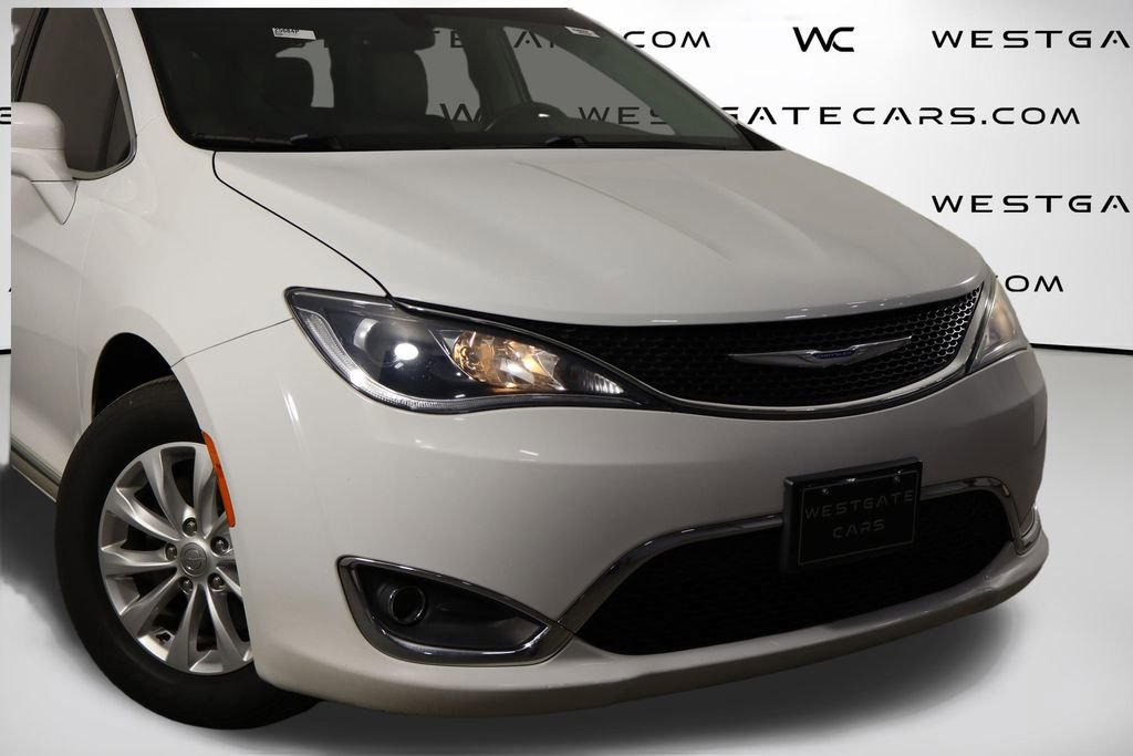 Used 2018 Chrysler Pacifica Touring-L Plus w/ Tire & Wheel Group image 48