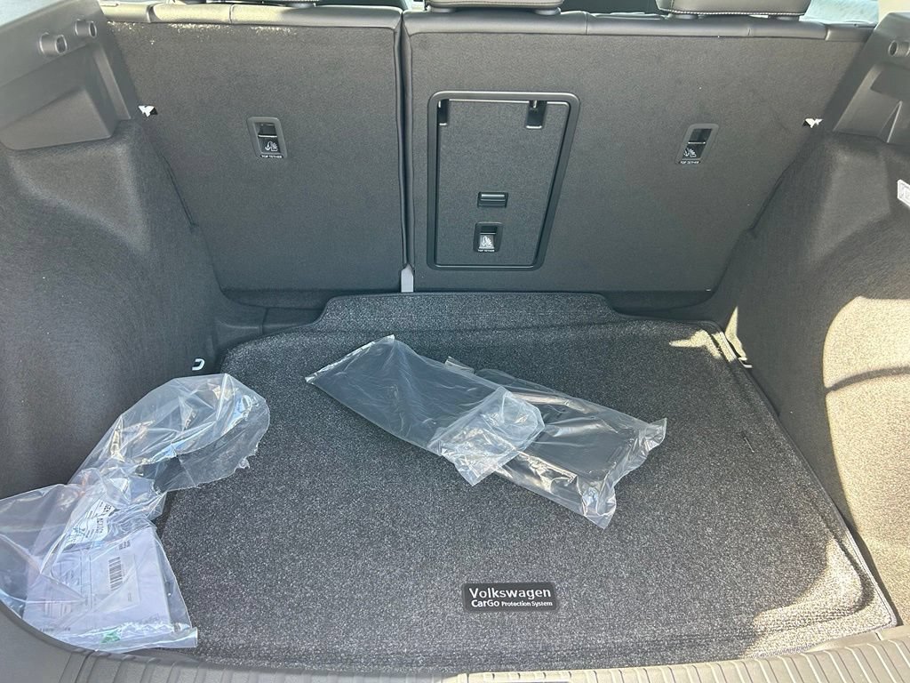 New 2026 Volkswagen Taos SE FWD image 42