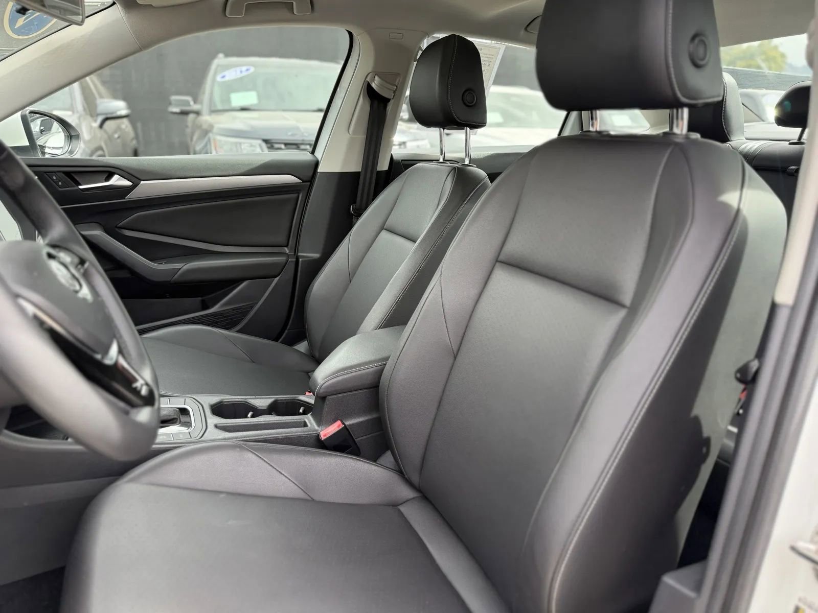 Used 2020 Volkswagen Jetta SE image 14