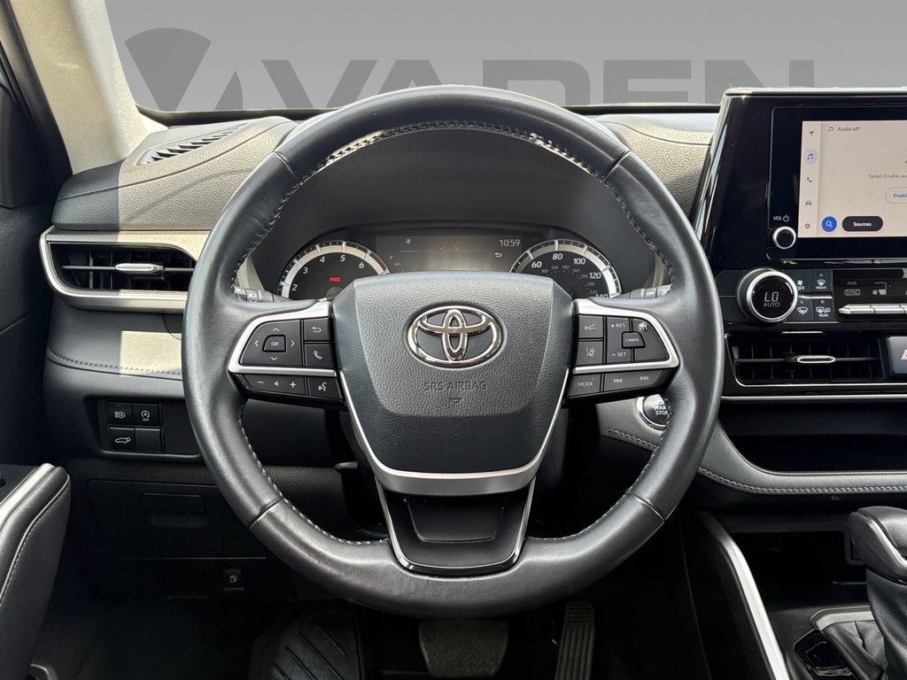 Used 2023 Toyota Highlander LE FWD image 17
