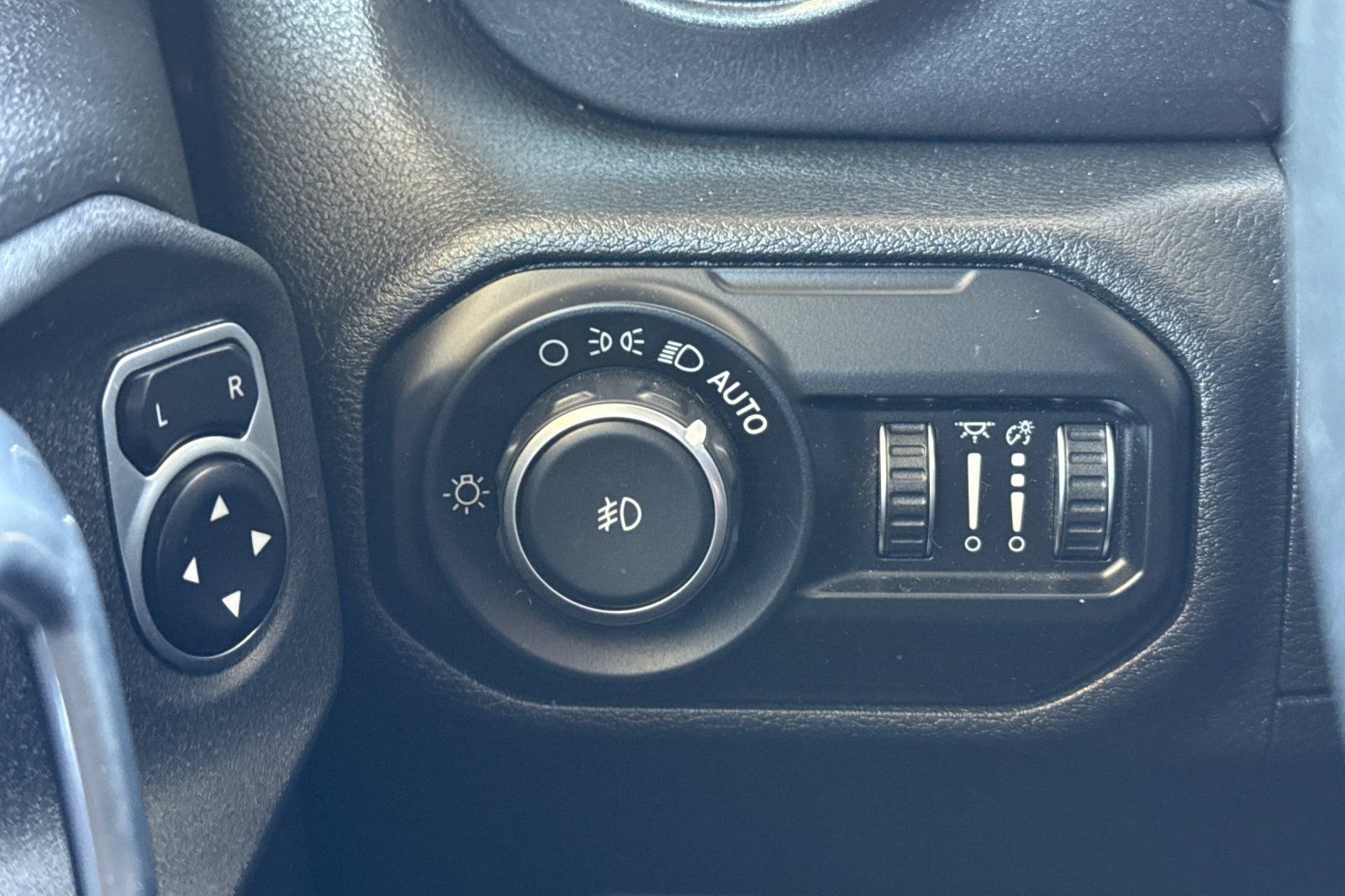 Used 2020 Jeep Wrangler Unlimited Sport AWD/4WD image 39
