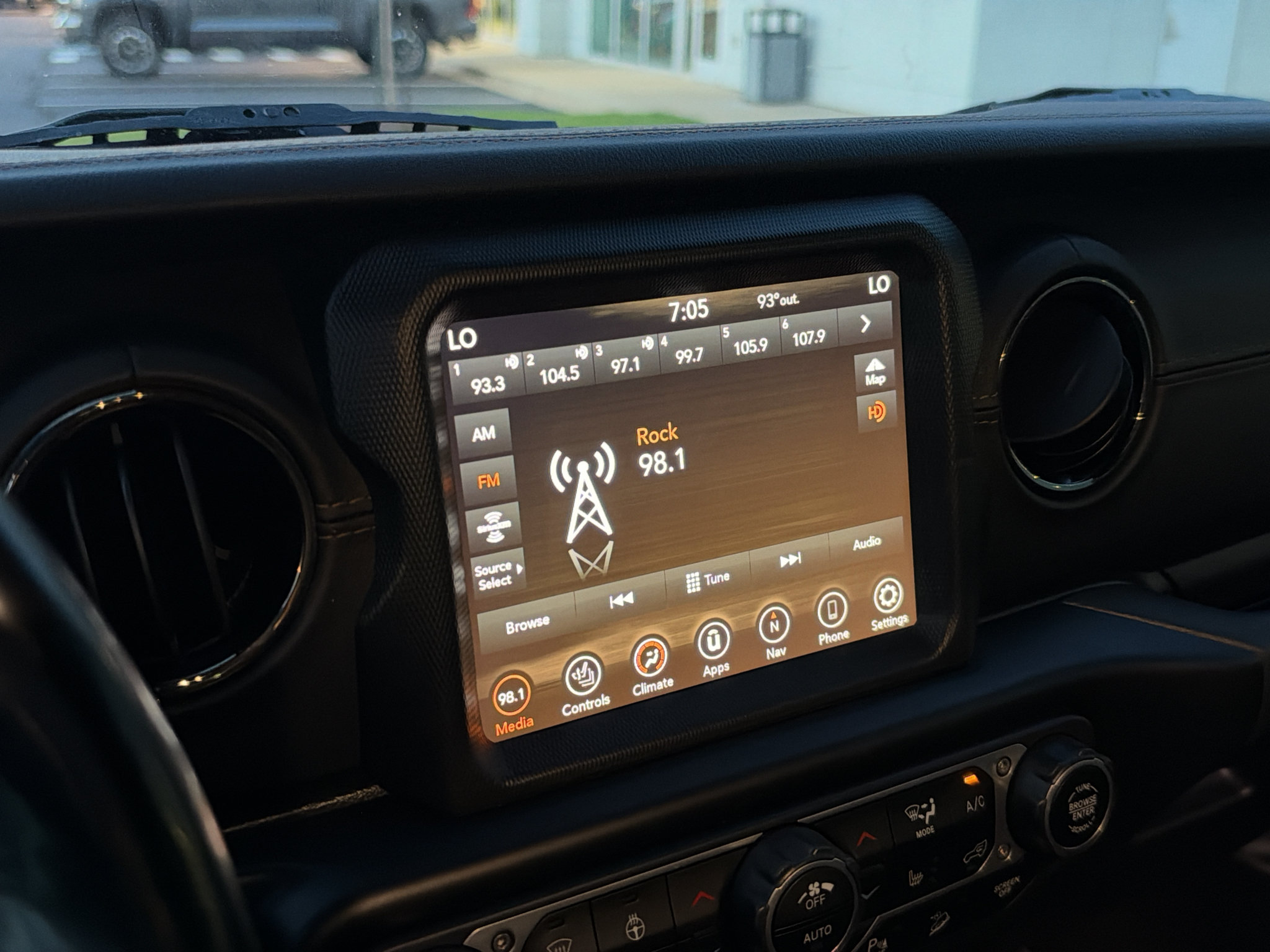 Used 2021 Jeep Wrangler Unlimited Sahara AWD/4WD image 23