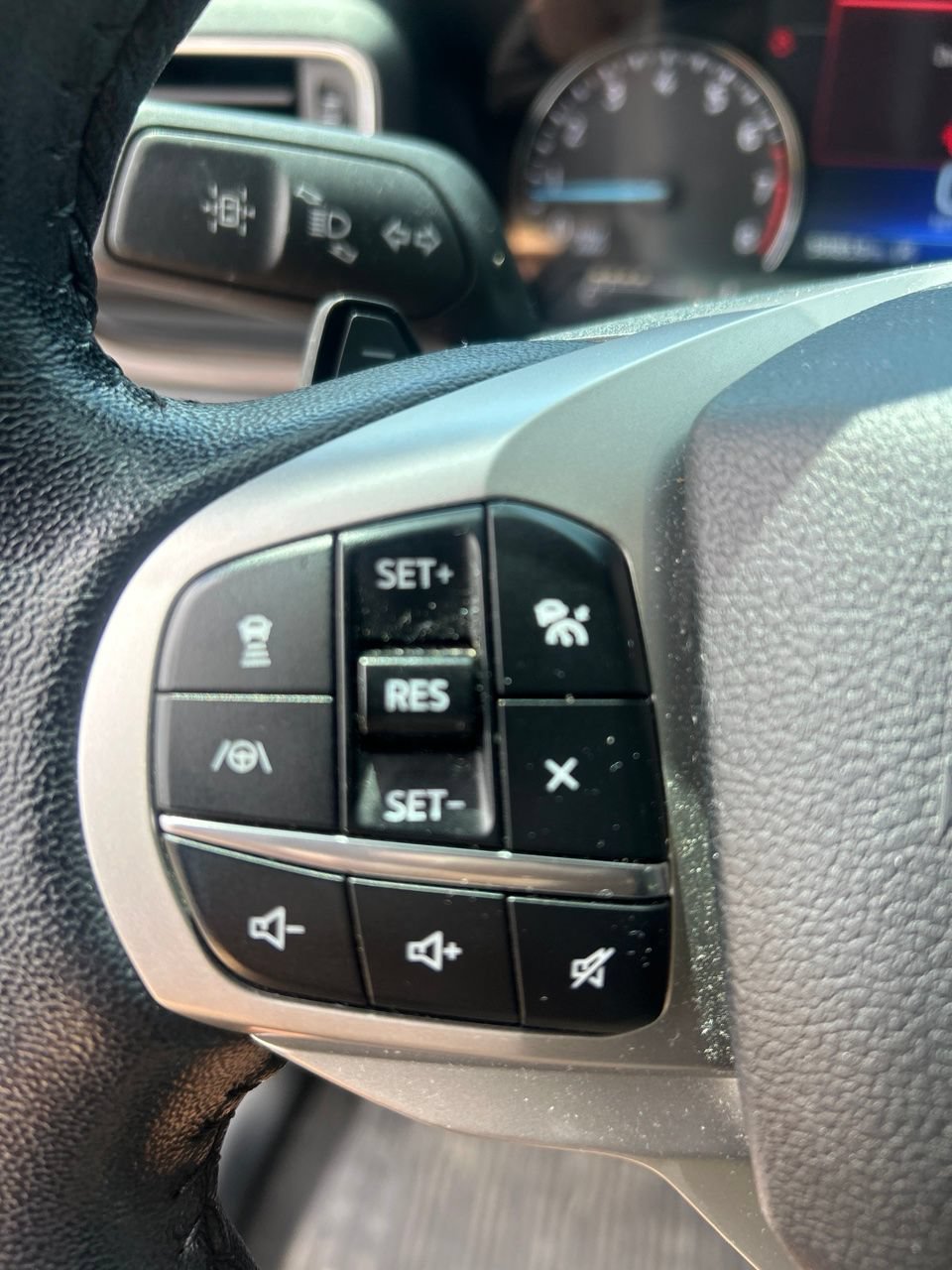 Used 2021 Ford Explorer Limited w/ Equipment Group 301A AWD/4WD image 21