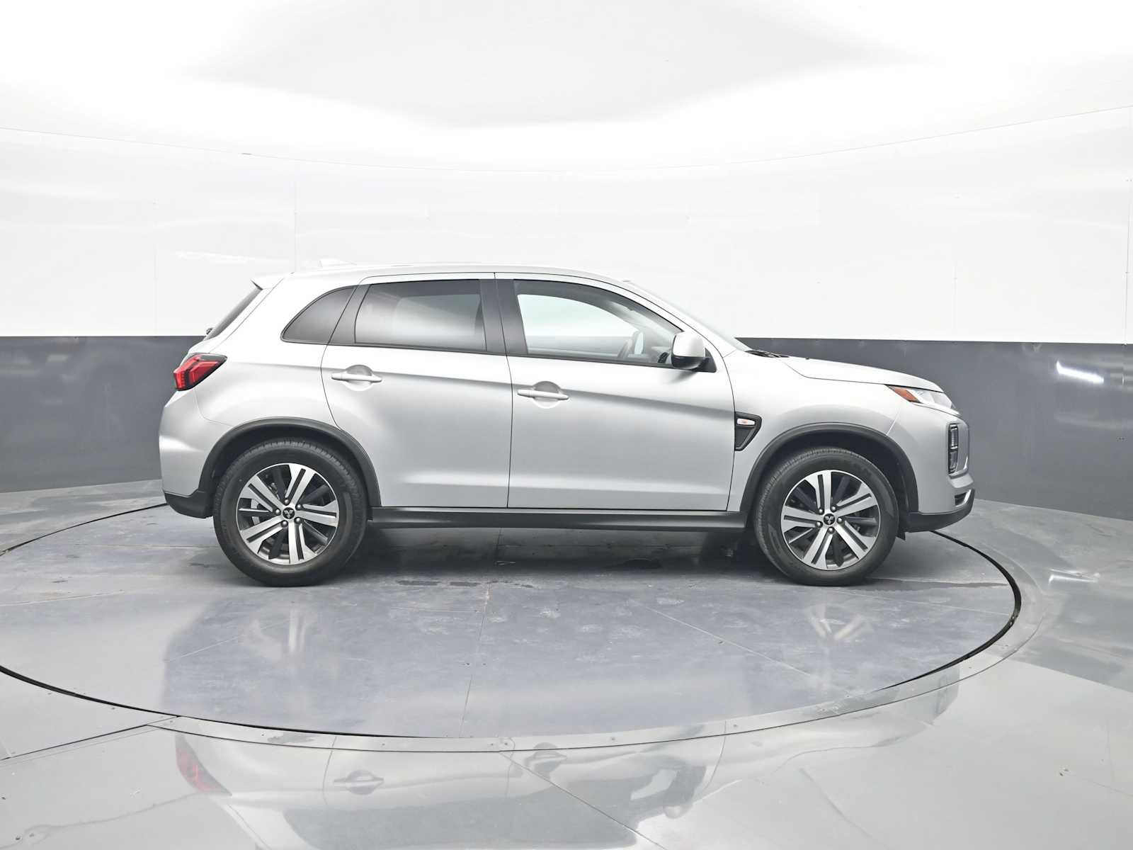Used 2025 Mitsubishi Outlander Sport ES AWD/4WD image 9
