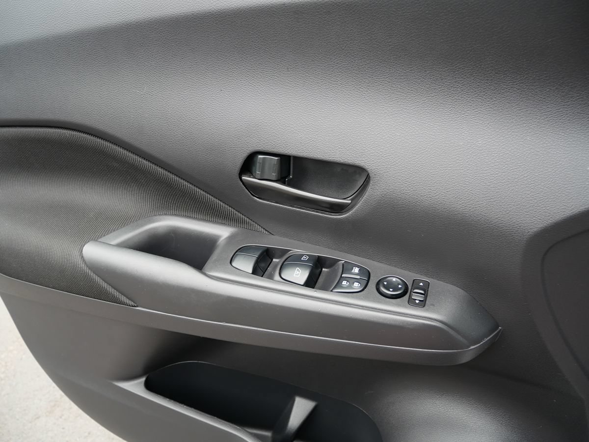 Used 2023 Nissan Kicks S FWD image 15