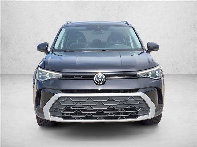 Used 2025 Volkswagen Taos SE FWD image 2