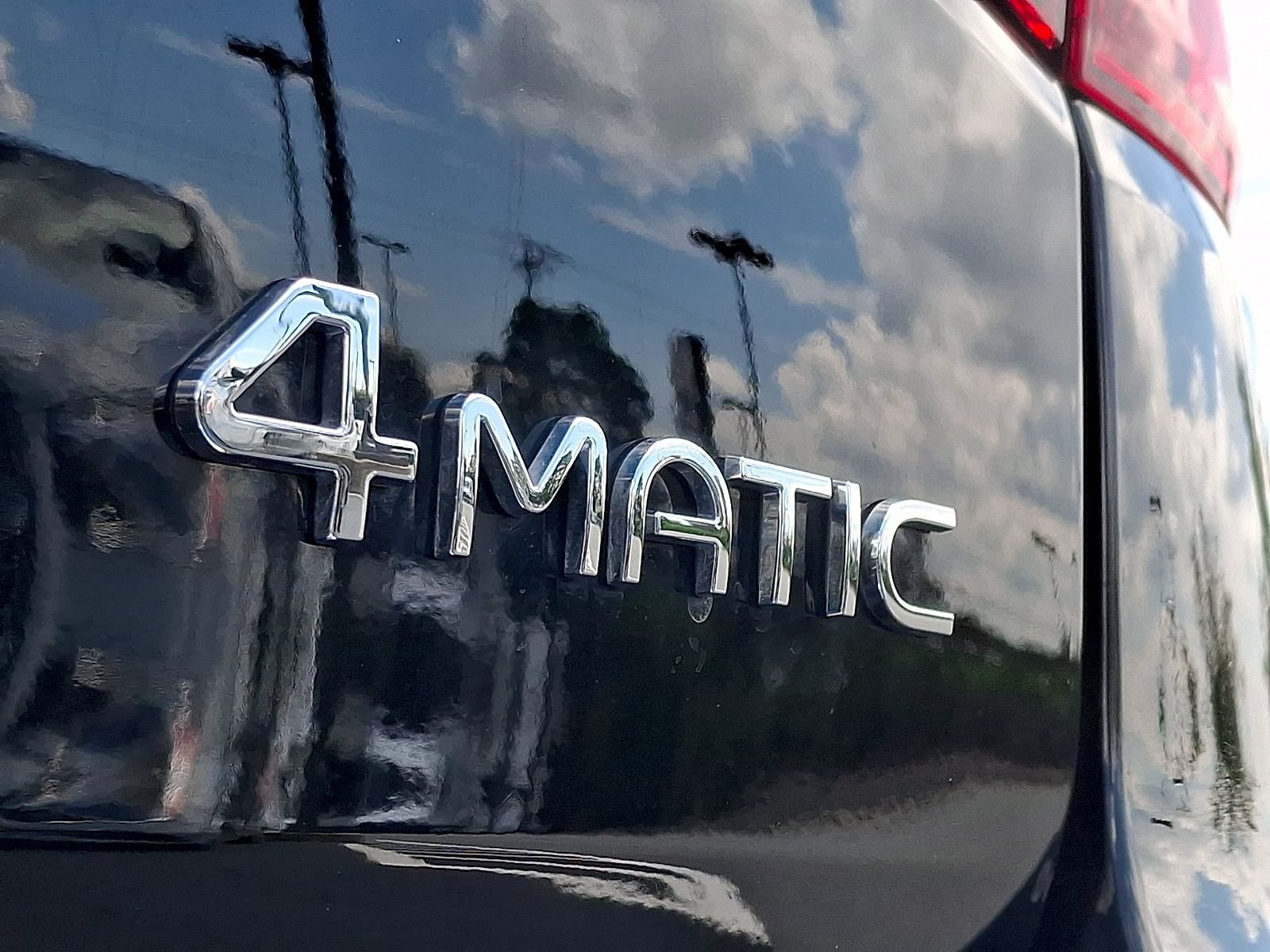 Certified 2024 Mercedes-Benz EQB 300 4MATIC image 33