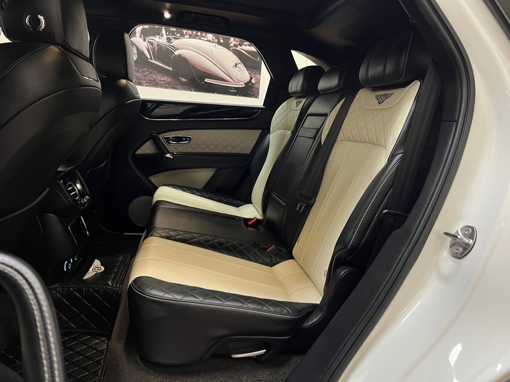 Used 2019 Bentley Bentayga image 47