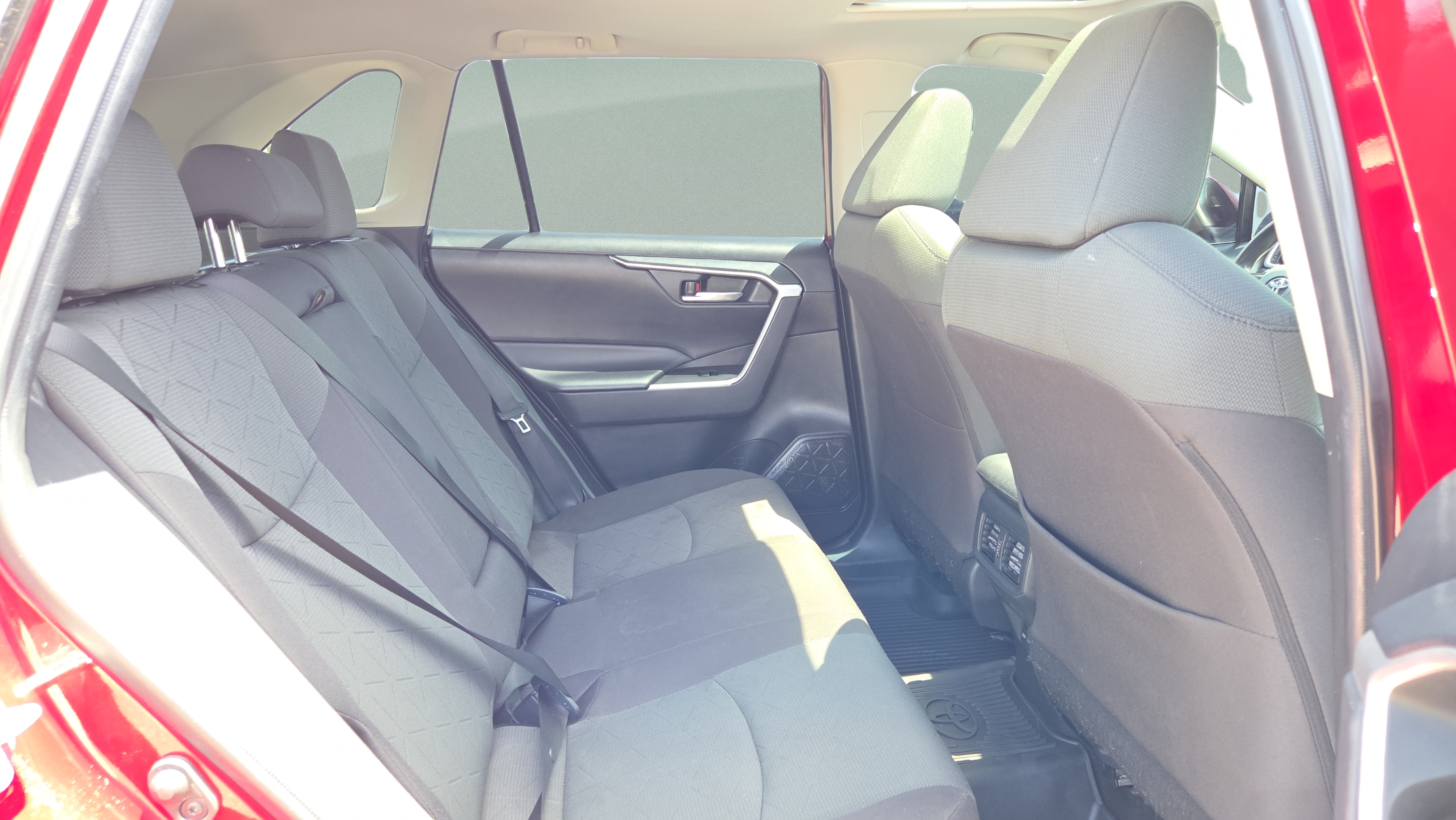 Used 2023 Toyota RAV4 XLE w/ Convenience Package FWD image 14