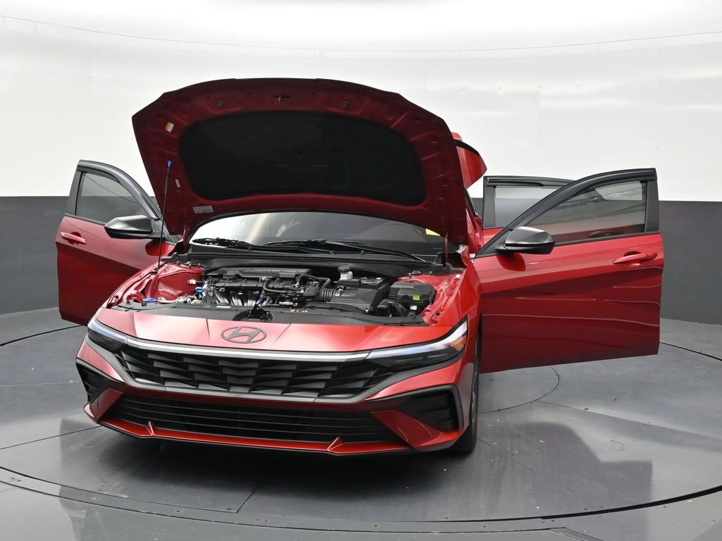 Used 2025 Hyundai Elantra Sport FWD image 33