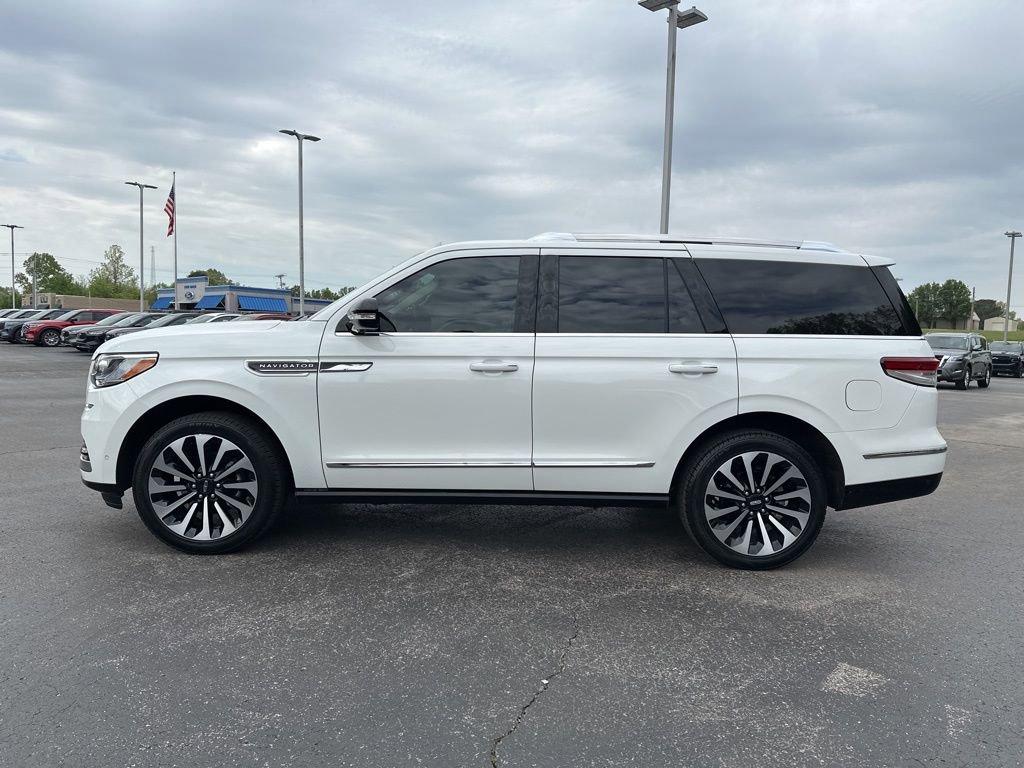 Used 2023 Lincoln Navigator Reserve image 6