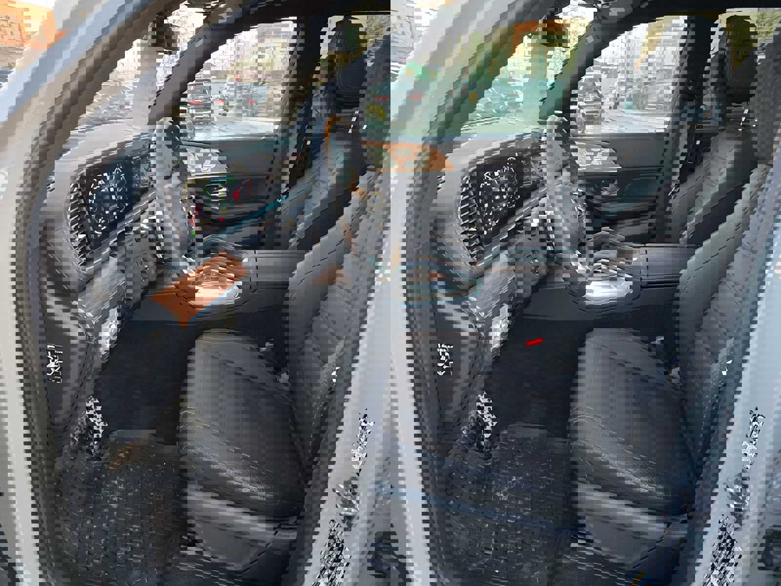 Used 2025 Mercedes-Benz GLS 580 4MATIC image 21