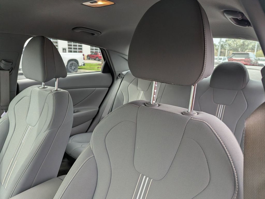 Used 2021 Hyundai Elantra SEL w/ Cargo Package image 12