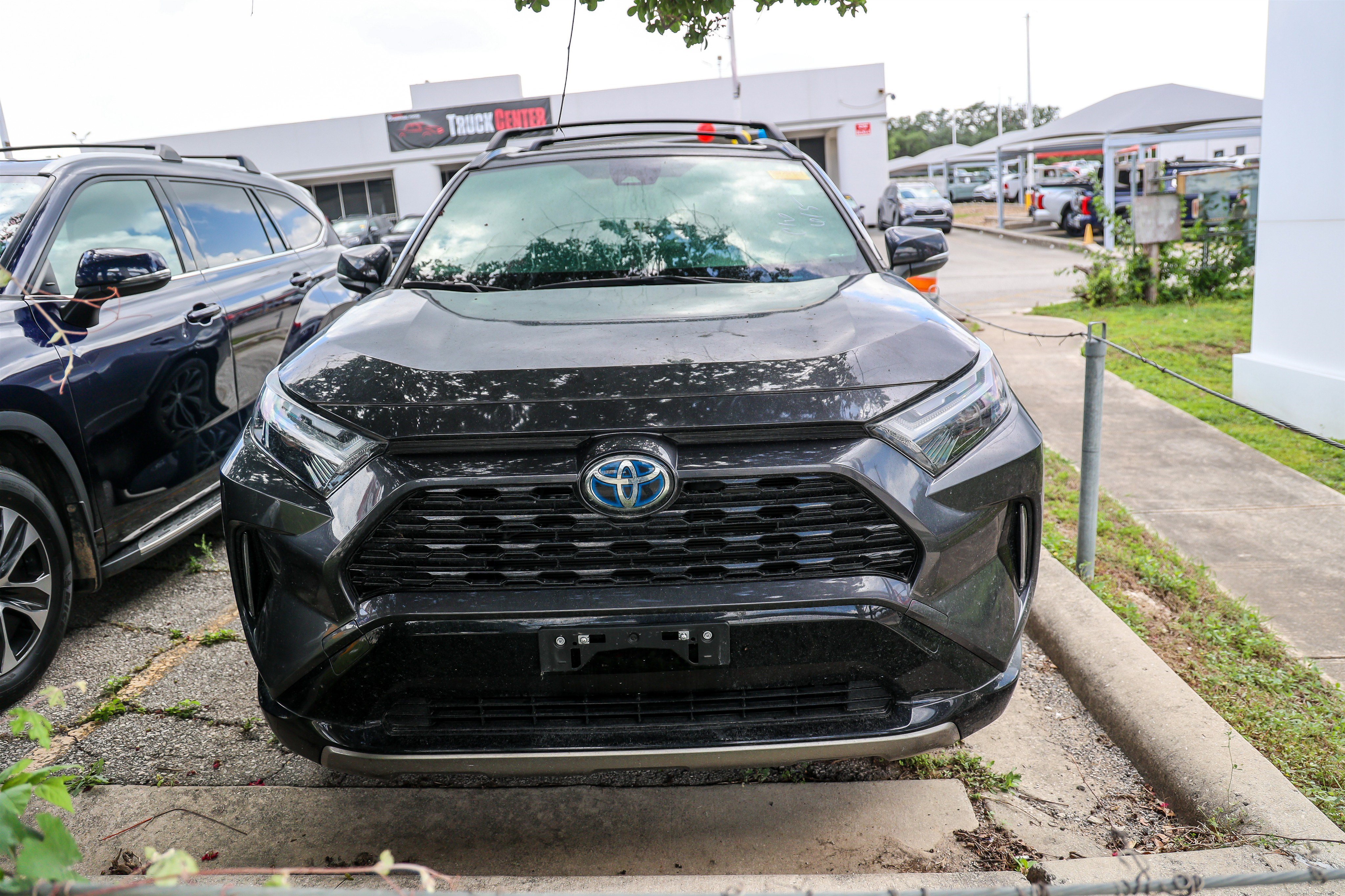 Used 2023 Toyota RAV4 XSE AWD/4WD image 4