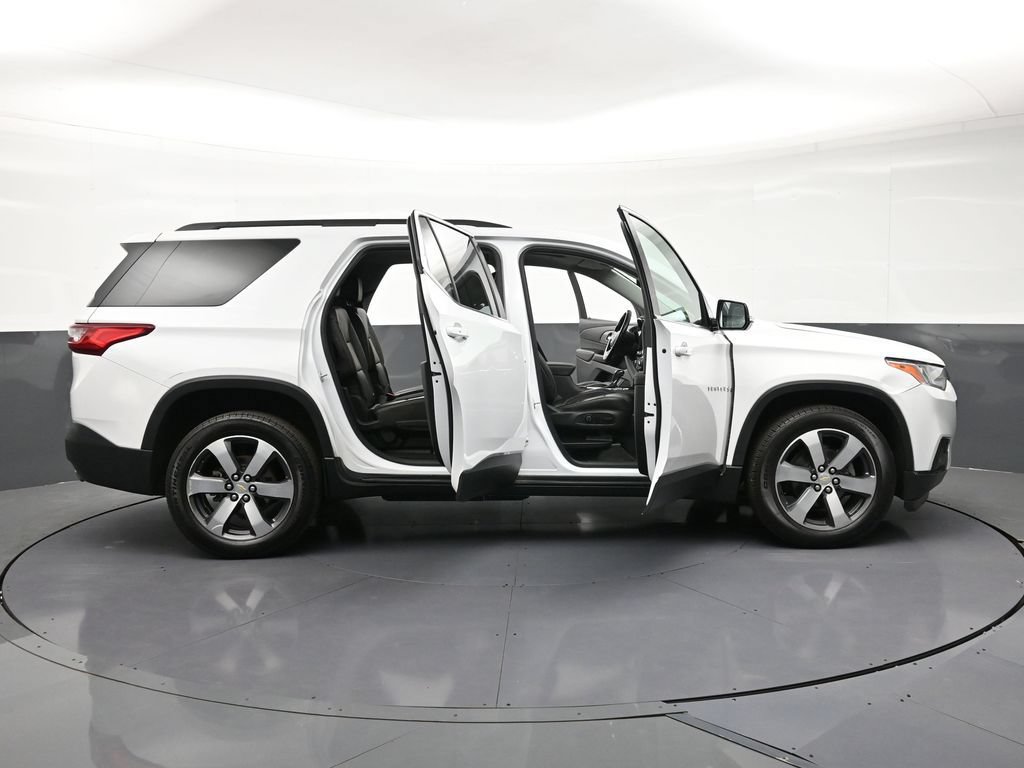 Certified 2020 Chevrolet Traverse LT w/ LT Premium Package AWD/4WD image 33
