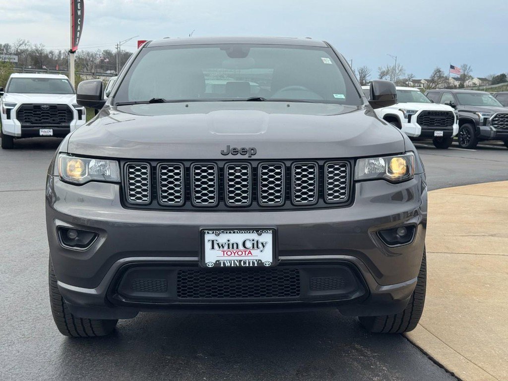 Used 2021 Jeep Grand Cherokee Laredo X AWD/4WD image 9