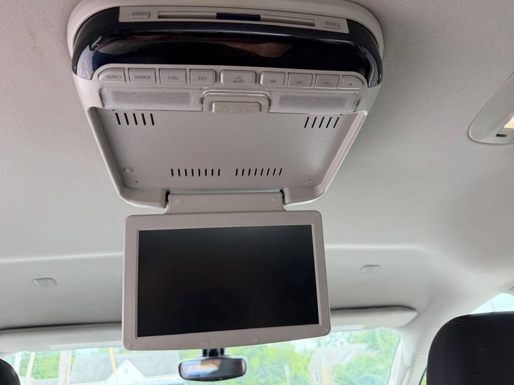 Used 2017 Chrysler Pacifica Touring Plus w/ Tire & Wheel Group FWD image 18