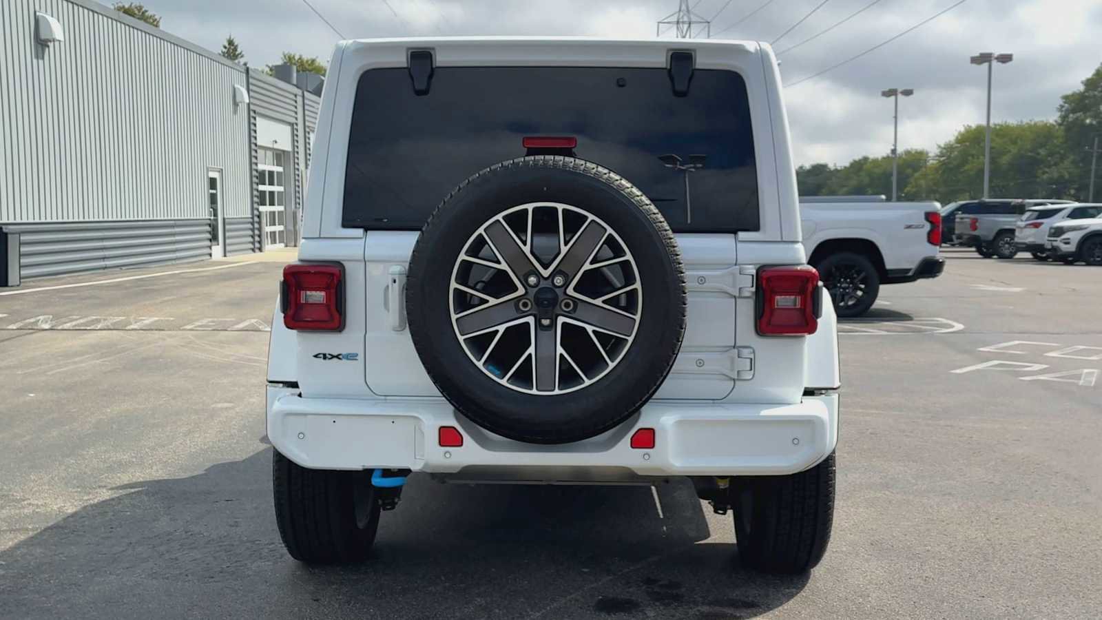 Used 2022 Jeep Wrangler Unlimited Sahara image 3