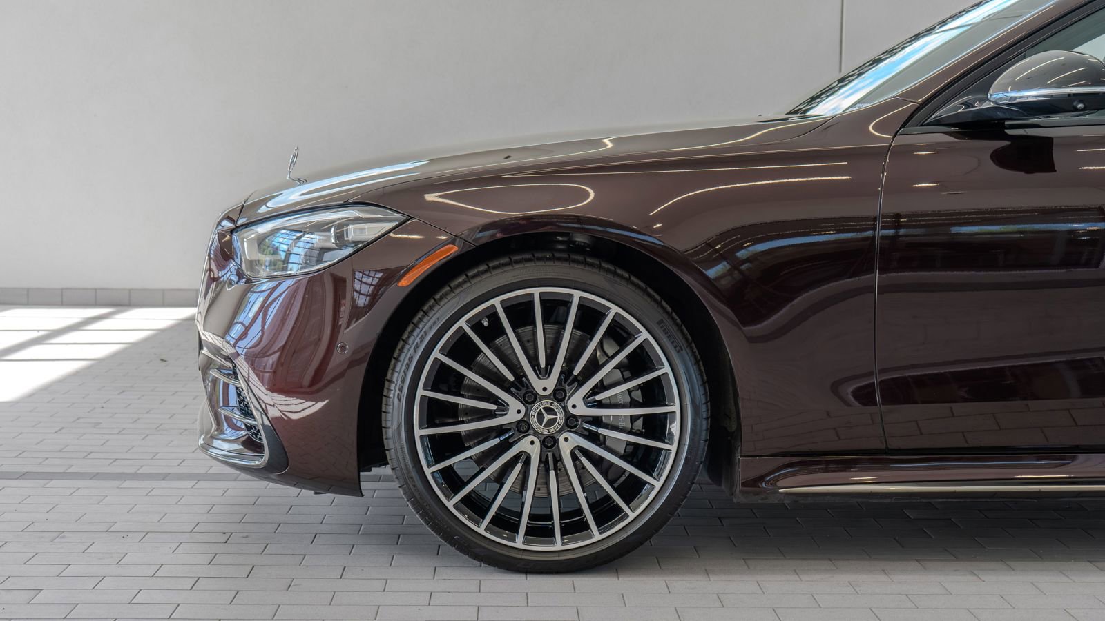 Used 2023 Mercedes-Benz S 500 4MATIC w/ AMG Line image 4