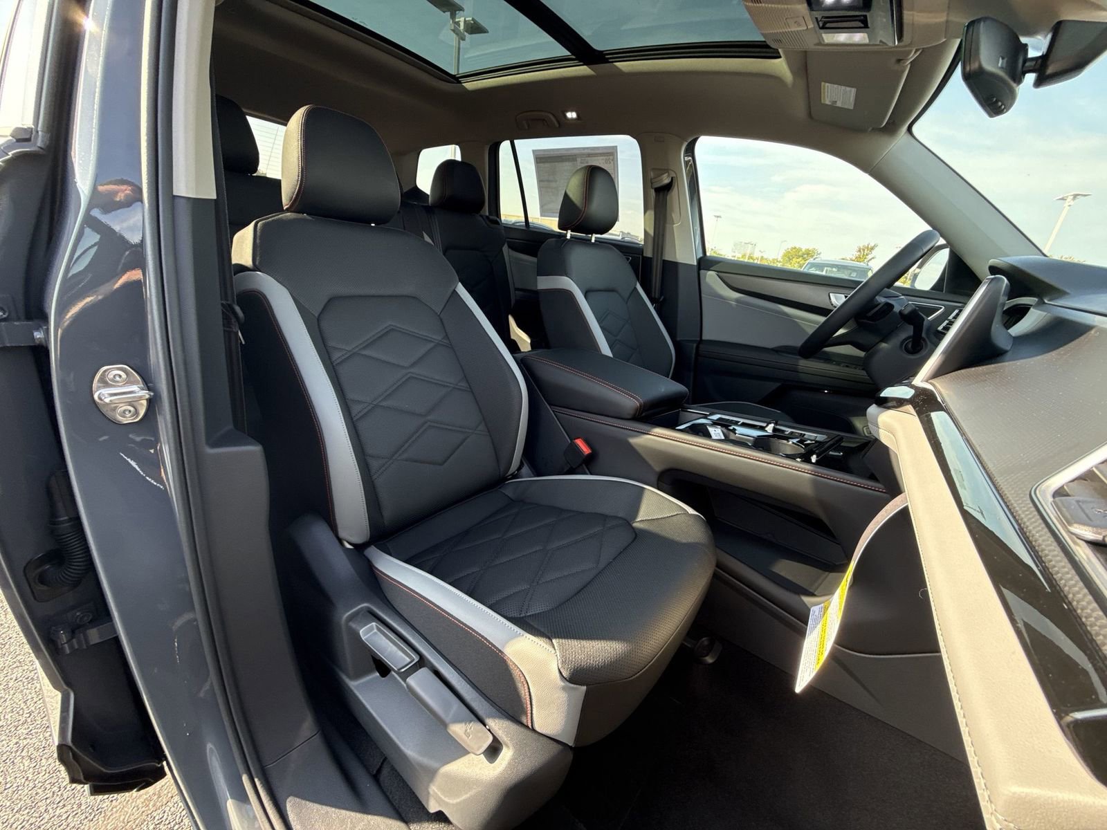 New 2025 Volkswagen Atlas Peak Edition SE image 27