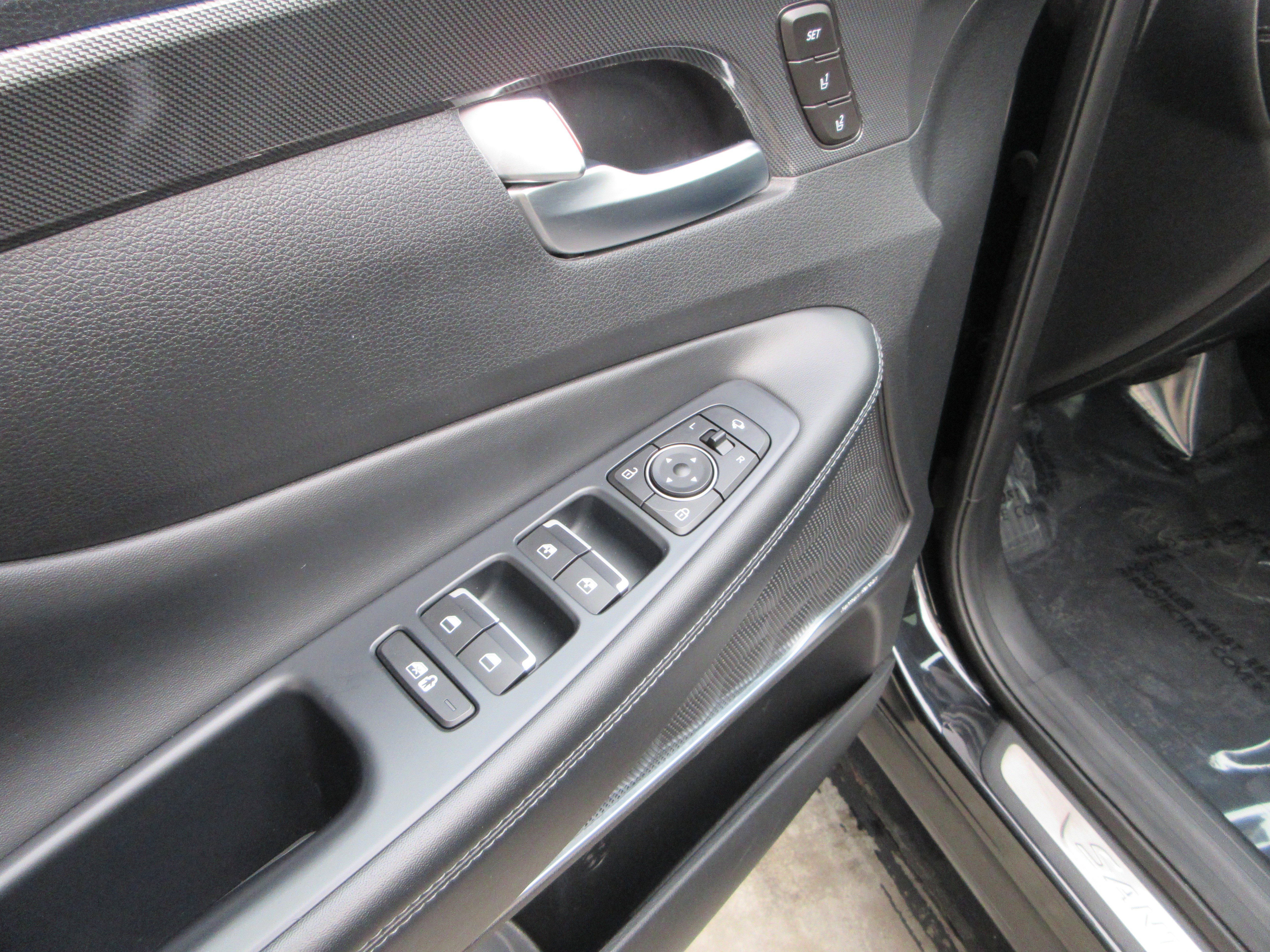 Used 2021 Hyundai Santa Fe Limited AWD/4WD image 32